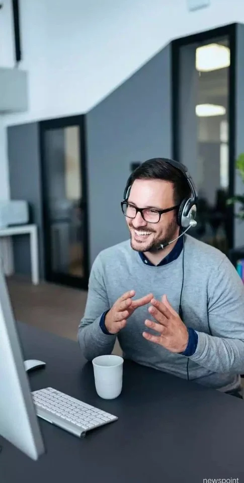 Bilingual Legal Intake Specialist Fielding Real-Time Inquiries