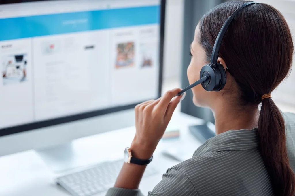 Bilingual Legal Intake Specialist at Call Center Workstation